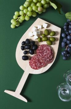 Borrelplank in vorm van wijnglas